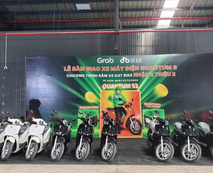 Bảo vệ sự  hãng DAT BIKE: Lễ Bàn Giao xe máy điện 01//12/24