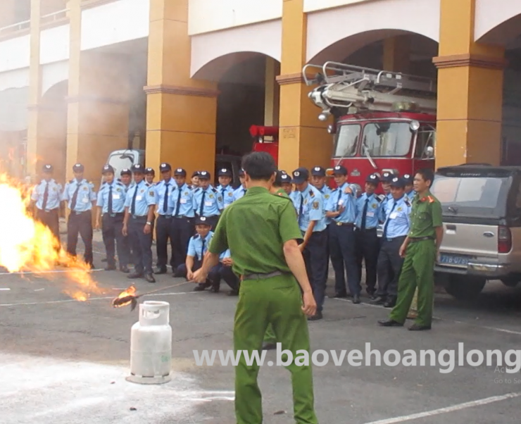 Bảo vệ Hoàng Long (Khoá đào tạo nghiệp vụ bảo vệ chuyên, nghiệp vụ pccc-xử lý khí ga 1)