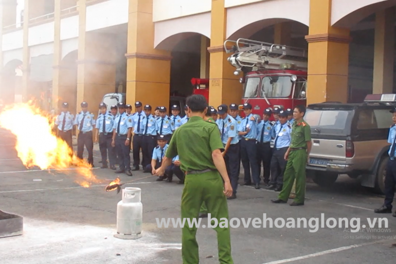 Bảo vệ Hoàng Long (Khoá đào tạo nghiệp vụ bảo vệ chuyên, nghiệp vụ pccc-xử lý khí ga 1)