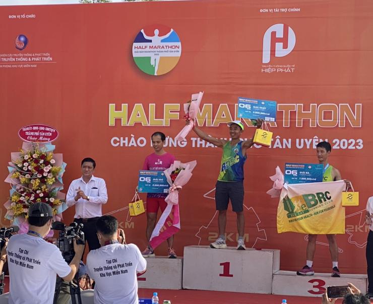 Tân Uyên, Bình Dương - Ngày 18/11/2023 Công ty bảo vệ Hoàng Long đảm bảo an ninh cho giải marathon Tân Uyên